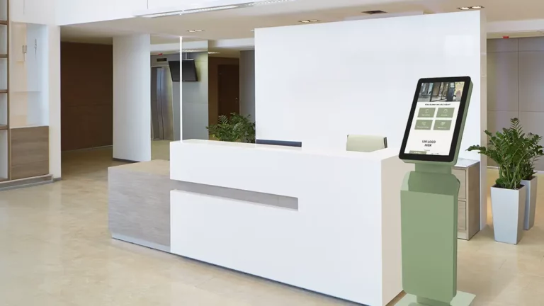 Digitale receptie bij entree van kantoor